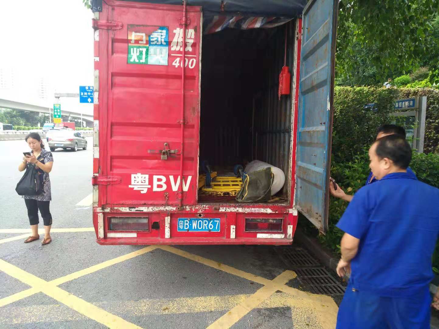 深圳搬家公司电话，亚星娱乐搬家欢迎你！